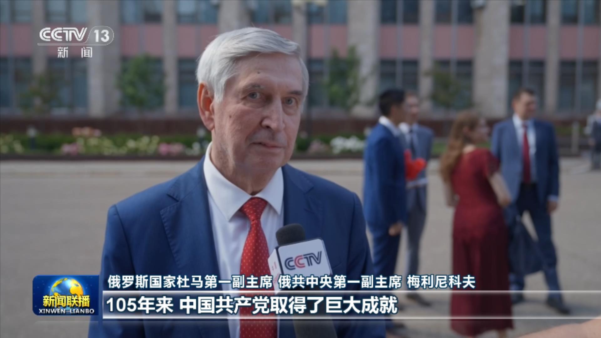 李晟敏晒全家福
